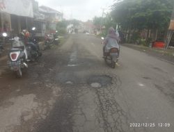 Ruas Jalan Rangkasbitung-Cigelung Berlubang, Diduga Pengerjaan Reservasi Asal-Asalan