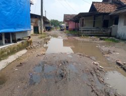 Jalan Rusak Parah !! Warga Desa Babakan Jaya, Kecamatan Kopo Mengeluh