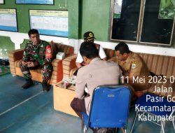 Wujudkan Desa Aman, Bhabinkamtibmas Polsek Bayah Polres Bersama Babinsa Koramil 0315/Bayah Sambang Kepala Desa