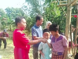 Drs. H. Mas’ud Kembali Bagikan Daging Kurban dan Santunan Anak Yatim di Hari Idul Adha 1444 Hijriah