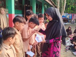Dalam Rangka Memperingati 10 Muharam, SDN 1 Cempaka Santuni Puluhan Anak Yatim dan Piatu.