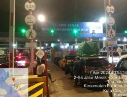 Menjelang H-2 Idul Fitri Pelabuhan Penyebrangan Merak Banten Macet Total