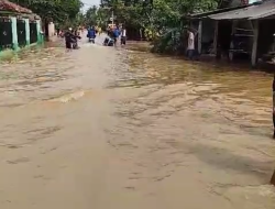 Curah Hujan Yang Ekstrim Kali Cibeureum Meluap keperkampungan desa nanggung kecamatan Kopo kabupaten- serang .Banten