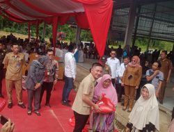 Bupati Lebak M. Hasbi Jayabaya Rubah Pasar Kandang Sapi Menjadi Pasar Tanjong Semi PKL  Bupati Lebak H. M. Hasby Asyidiki Jayabaya, S.H menghadiri Pembukaan Operasi Pasar Murah Di Pasar PKL Kandang sapi.  Bupati Lebak H. M. Hasby Asyidiki Jayabaya, S.H menghadiri pembukaan Operasi Pasar Murah Ramadhan 1446 H/2025 di Pasar PKL Kandang sapi Kp. Semi Desa Narimbang Mulia Kecamatan Rangkasbitung Kabupaten Lebak. Senin (24/3/2025).jam 08.00s/d selesai.  Dalam sambutannya, Bupati Lebak H. M. Hasby Asyidiki Jayabaya, S.H., menyampaikan bahwa “program operasi pasar murah telah dilaksanakan di 25 kecamatan di Kabupaten Lebak. Saat ini, kegiatan masih berlangsung di tiga kecamatan terakhir, yaitu Cibadak, Rangkasbitung, dan Kalanganyar, Operasi Pasar Murah yang dilaksanakan Disperindag Lebak bertujuan untuk menyediakan bahan pangan pokok atau sembako yang bisa dibeli dengan harga relatif lebih murah, adapun harga – harga kebutuhan pokok yang dijual dalam Operasi Pasar Murah dipastikan lebih terjangkau atau dibawah harga pasar normal, hari ini kita membagikan 2100 paket harga sembako murah, ungkapnya.  Tambahnya, bahwa Pasar Kandang Sapi akan menjadi pasar terbesar Pedagang Kaki Lima (PKL) di kabupaten Lebak dan kita mulai sekarang pasar kandang sapi berinama Pasar Tanjong Semi, disesuaikan dengan lokasi kampung dimana pasar berdiri, tuturnya.  Masyarakat kabupaten Lebak mengaku sangat terbantu dengan adanya ketersediaan bahan pokok dengan harga yang lebih terjangkau dapat meringankan masyarakat, melalui Operasi Pasar Murah Ramadhan.