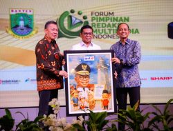 Gubernur Banten Andra Soni Raih Dua Pimred Award Tahun 2025 FPRMI